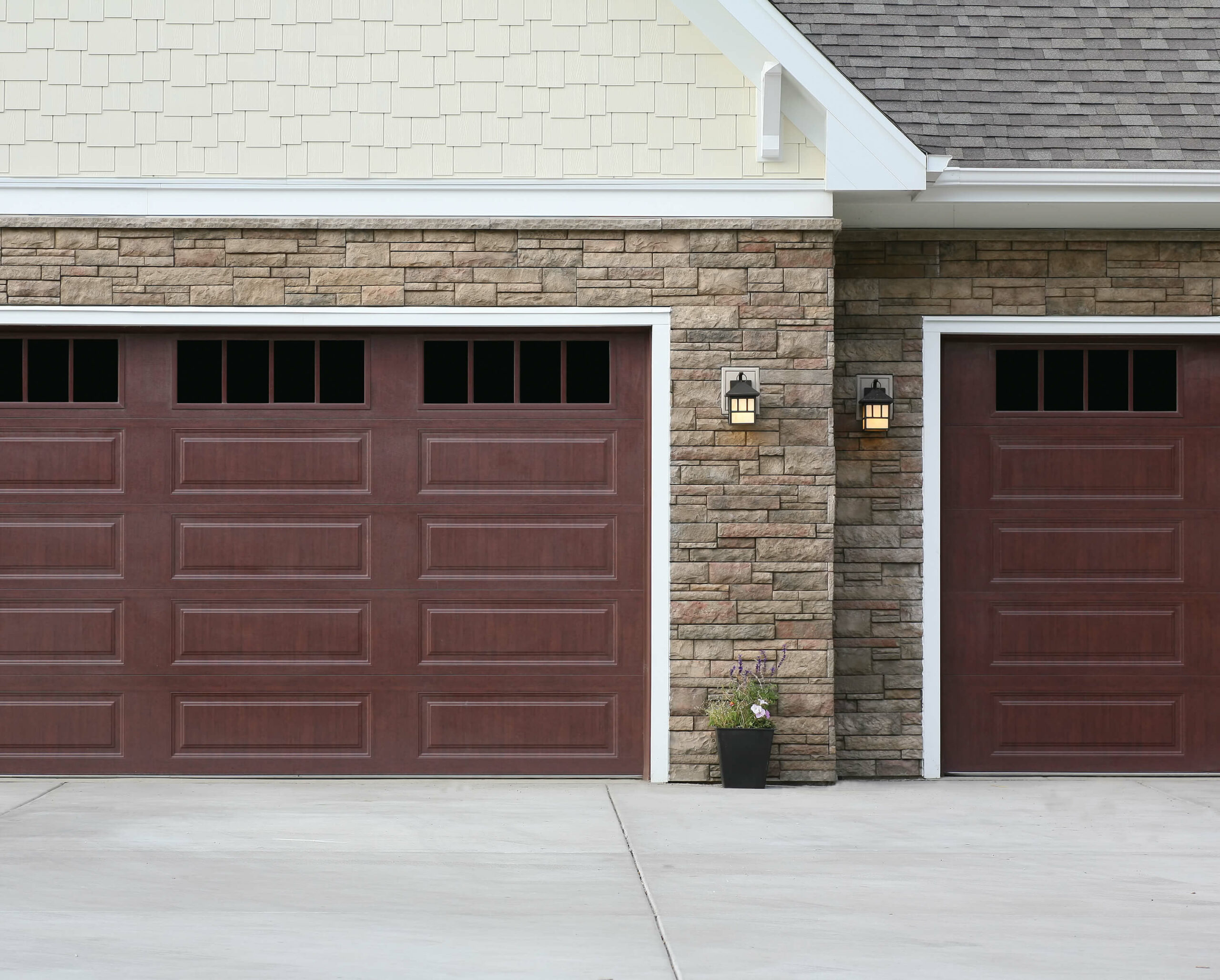 Versetta Stone tight-cut stone veneer in Terra Rosa.